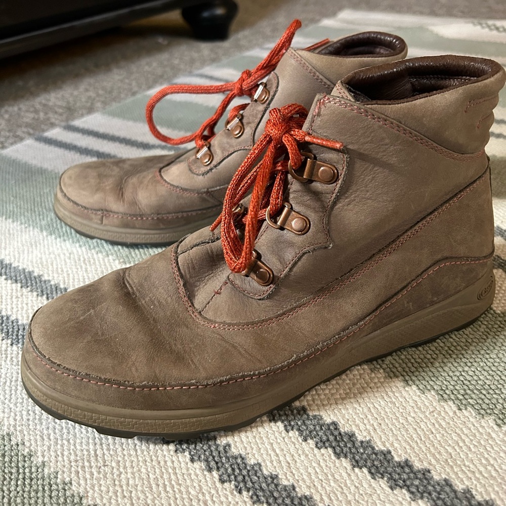 CHACO leather hiking boots